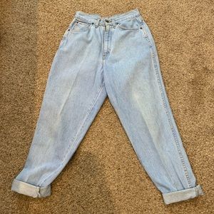 Vintage Chic Light Wash Jeans